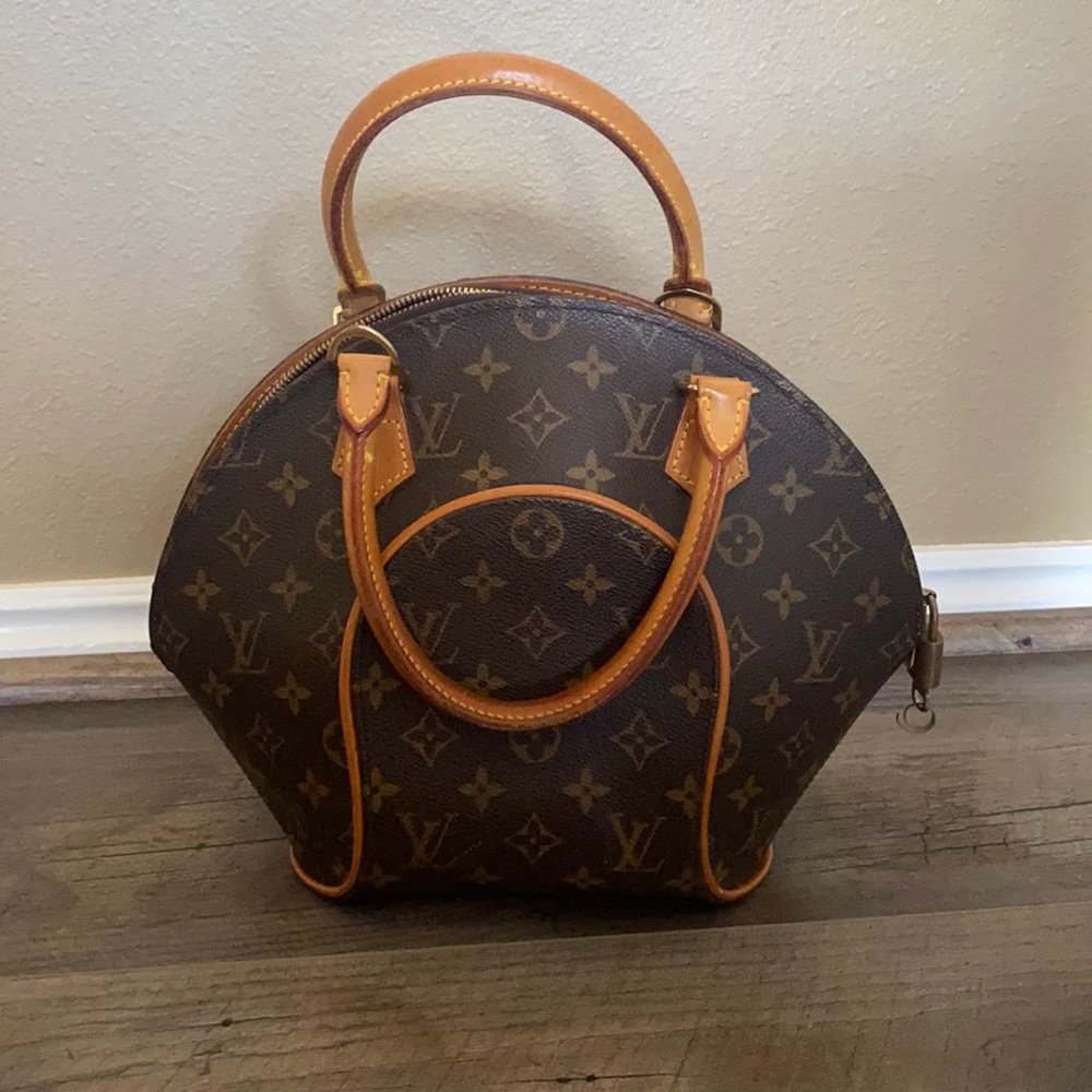 LOUIS VUITTON Monogram ellipse MM handbag